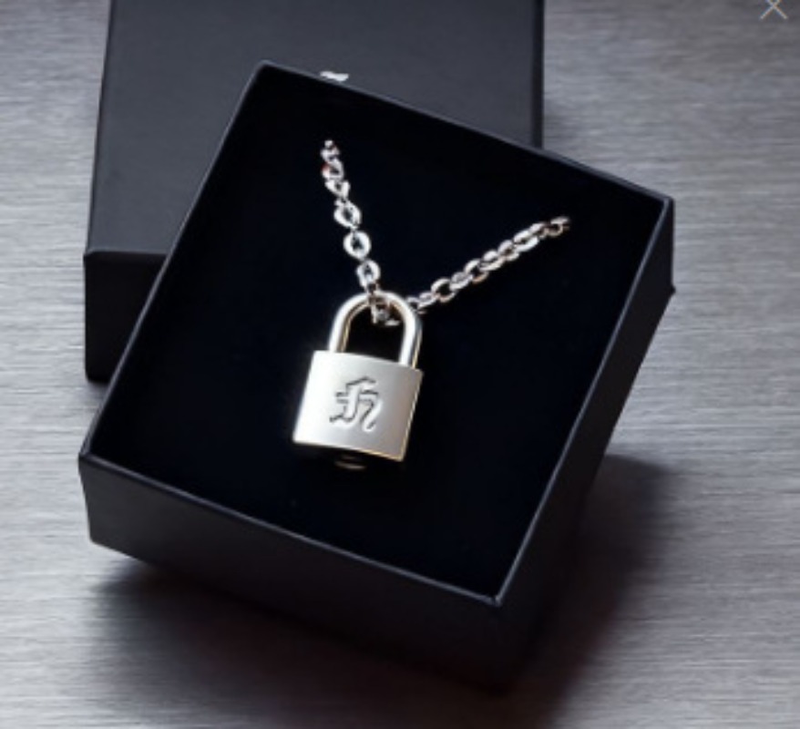 Smooth Matte Finish Metal Lock - Men Accessories Collection のレビューと価格